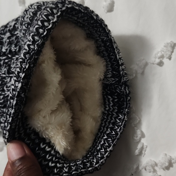 Newborn 0-3 months Baby Knit Pom-Pom Beanie | New Without Tags - Picture 2 of 3